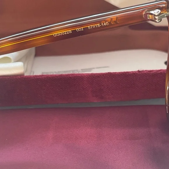 NWT Authentic GUCCI Sunglasses with all the original packaging & Organizer🧡 🧡 - Picture 11 of 12